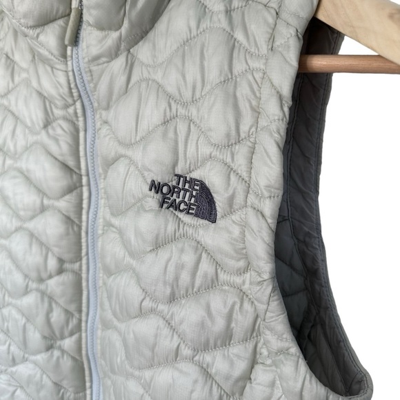 THE NORTH FACE  WOMEN'S GILET QUILTED PUFFER VEST PEARL WHITE FULL ZIP S - Picture 4 of 8